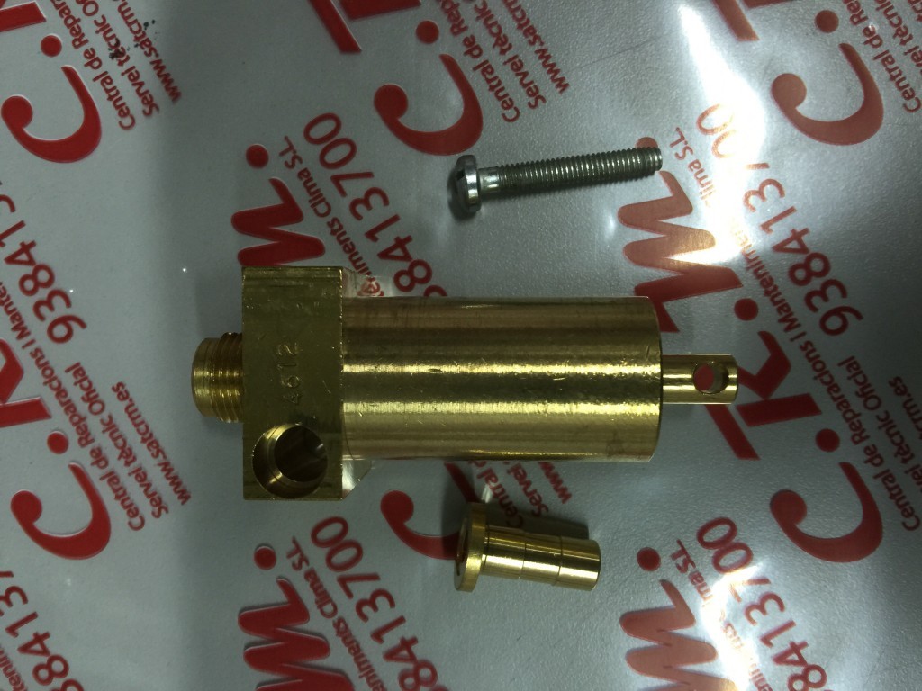 Hidraulico Baxi Roca Kadet Tronic corto quemador gasoil – 121306911