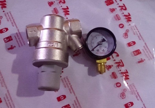 [UK-022033] Valvula reductora presion 1/2 con manometro – UK-022033